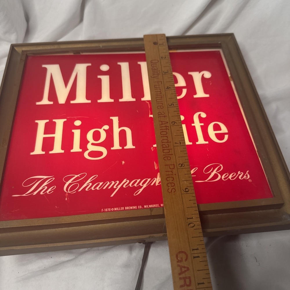 Vintage Miller High Life Light Up Red Sign The Champagne Of Beers Milwaukee WI - Picture 8 of 9